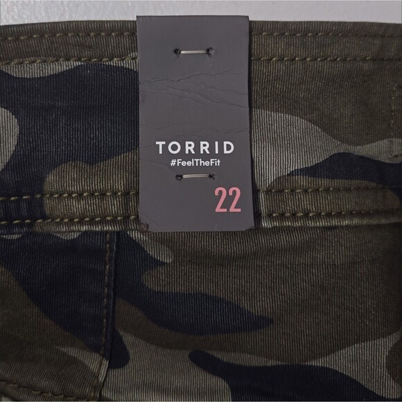 NWT Torrid Camo Capris Pants 22 Womens Green Camouflage New Utility Gorp Grunge - Picture 8 of 11